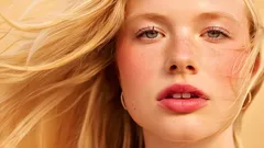 Wie du deinem Haar zu Hause mit einfachen Hausfrauentricks Glanz verleihst